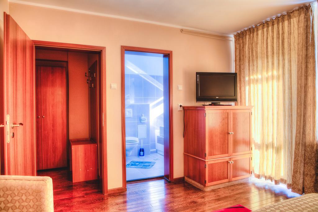 Hotel Vila Pinul Si Mesteacanul Poiana Brašov Exteriér fotografie