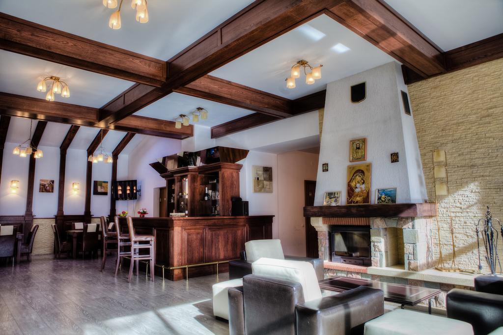 Hotel Vila Pinul Si Mesteacanul Poiana Brašov Exteriér fotografie