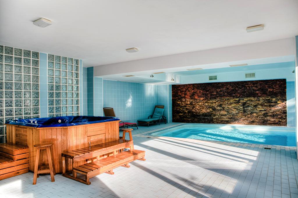 Hotel Vila Pinul Si Mesteacanul Poiana Brašov Exteriér fotografie